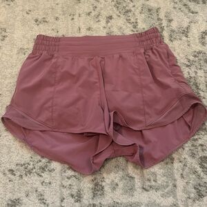 Lululemon hotty hot high rise 2.5’ shorts